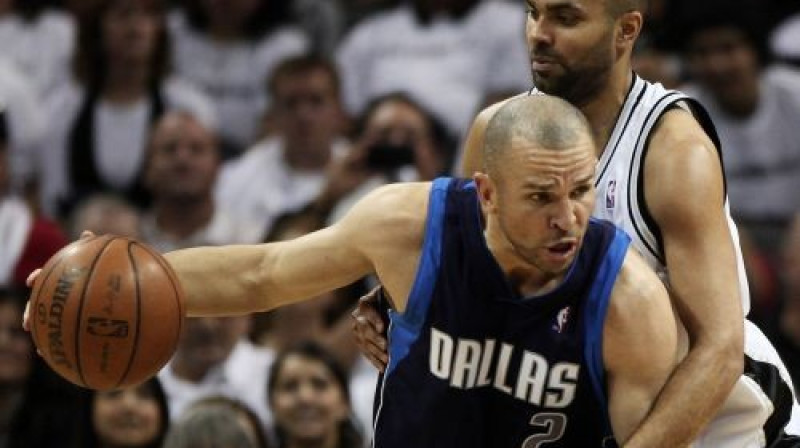 Džeisons Kids ("Mavericks") pret Toniju Pārkeru ("Spurs")
Foto: AP