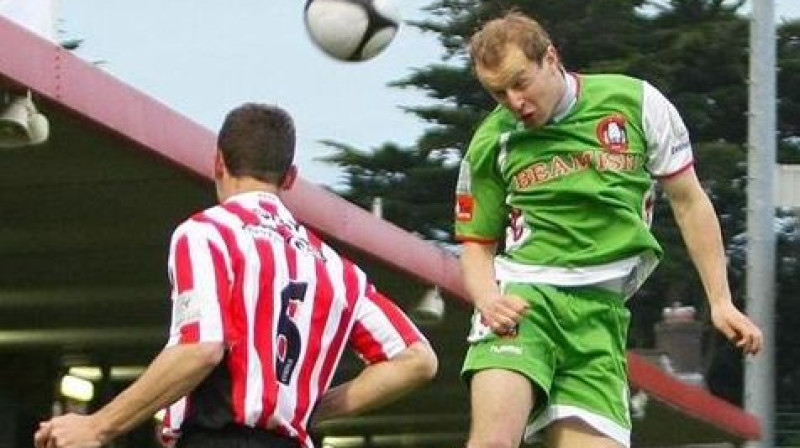 Guntars Silagailis (pa labi) gaisa divcīņā
Foto: www.corkcityfc.ie