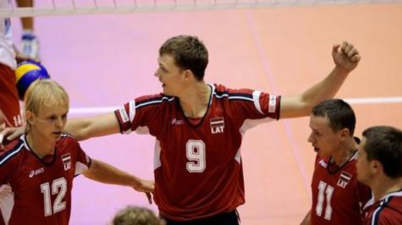 Latvijas izlases volejbolisti pēc uzvarētas izspēles
Foto: www.fivb.com