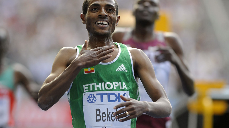 Viens no iespējamā superdueļa dalībniekiem Kenenisa Bekele (Etiopija), kuram nāktu par labu pēc iespējas garāka distance.
AFP foto