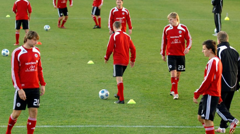 Latvijas futbolisti treniņā "Skonto" stadionā
Foto: Romans Kokšarovs, Sporta Avīze, f64