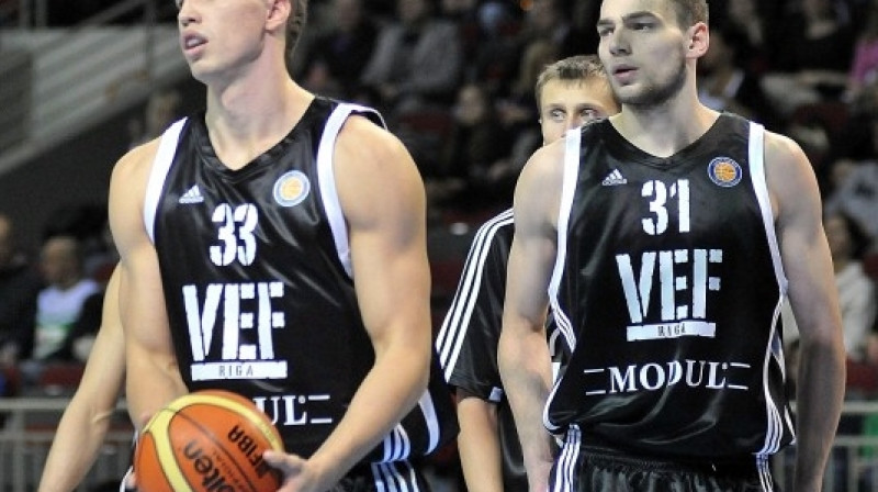 VEF spēks pie groziem - Šelakovs un Labuckas. Foto: Romualds Vambuts