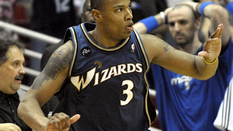 Aizvadītajā naktī Karons Batlers un "Wizards" pārsteidza Orlando "Magic"
Foto: AP