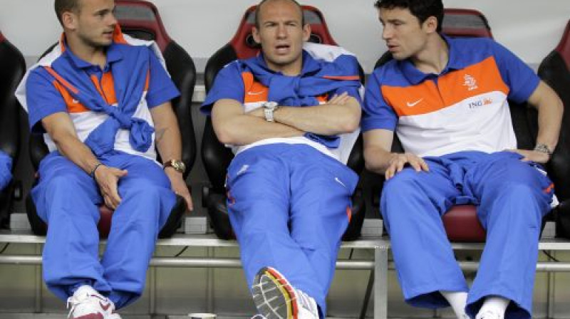 Oranžais trio - Veslijs Sneijders, Arjens Robens un Marks van Bommels
Foto: AP/Scanpix
