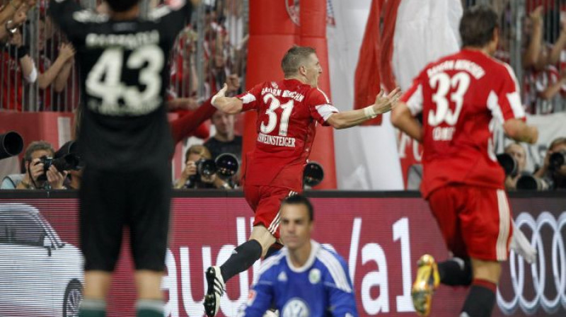 Bastians Šveinšteigers līksmo pēc uzvaras vārtiem
Foto: AP/Scanpix