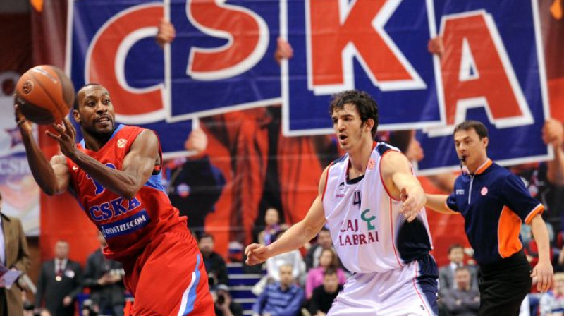Burtu salikums, no kā ilgus gadus baidījās viss Eiropas basketbols, pēkšņi zaudējis savu maģiju...
Foto: AP/Scanpix