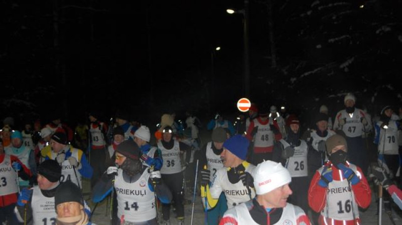 '"Priekuļi loppet" dalībnieki pirms starta.
Foto: No www.olimpiskaiscentrs.cesis.lv