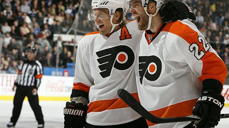 Kimo Timonens un Ville Leino
Foto: AFP/Scanpix