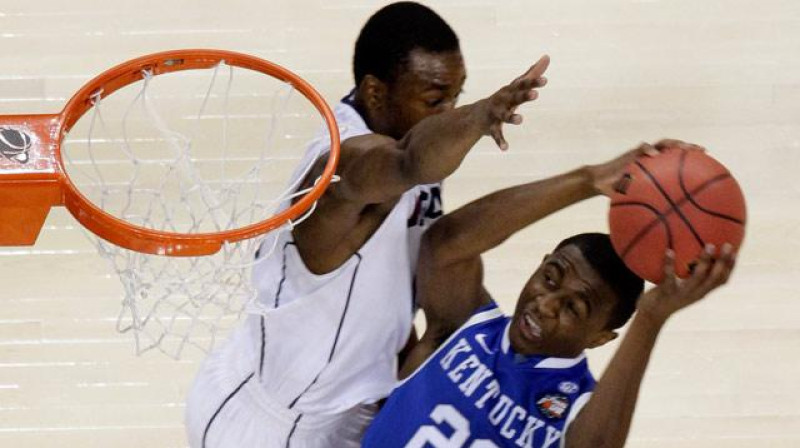 Kemba Vokers aizsardzībā
Foto: AP/Scanpix