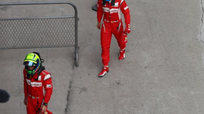 Felipem Masam un Fernando Alonso šobrīd nav pamata priecāties...
Foto: AFP/Scanpix