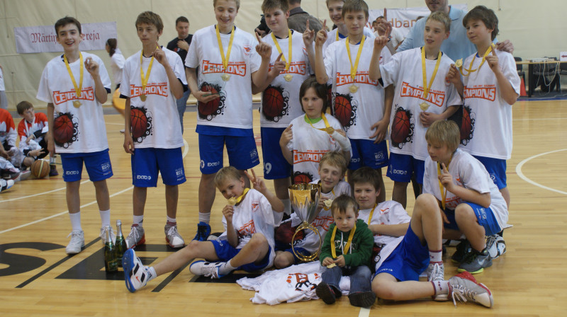 BS Rīga/DSN komanda - Swedbank LJBL čempione U13 grupā.
Foto: basket.lv