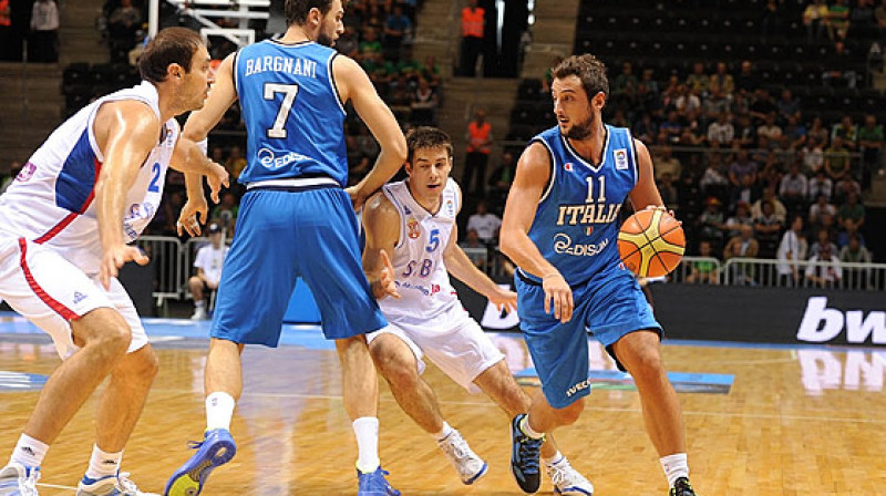 Itālijas izlases līderi Marko Belinelli (no labās) un Andrea Barnjani.
Foto: fibaeurope.com