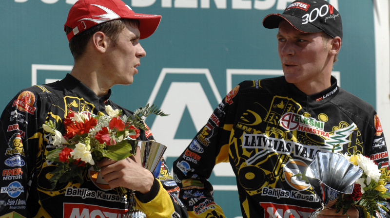 Jānis (pa labi) un Lauris Daideri saglabā vietu pirmajā trijniekā pasaules čempionāta kopvērtējumā motokrosā ekipāžām. 
Foto: Romāns Kokšarovs, "Sporta Avīze"
