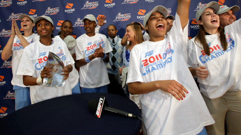 "Atlanta Dream" spēlētājas svin uzvaru Austrumu konferencē un otro iekļūšanu WNBA finālā
Foto: www.wnba.com