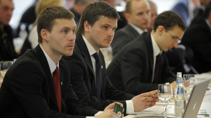 "Metta/LU" galvenais treneris Andris Riherts (otrais no kreisās) pirms sezonas vienīgais prognozēja, ka pirmajās divās vietās būs abas Kurzemes komandas. Foto: Romāns Kokšarovs, SA