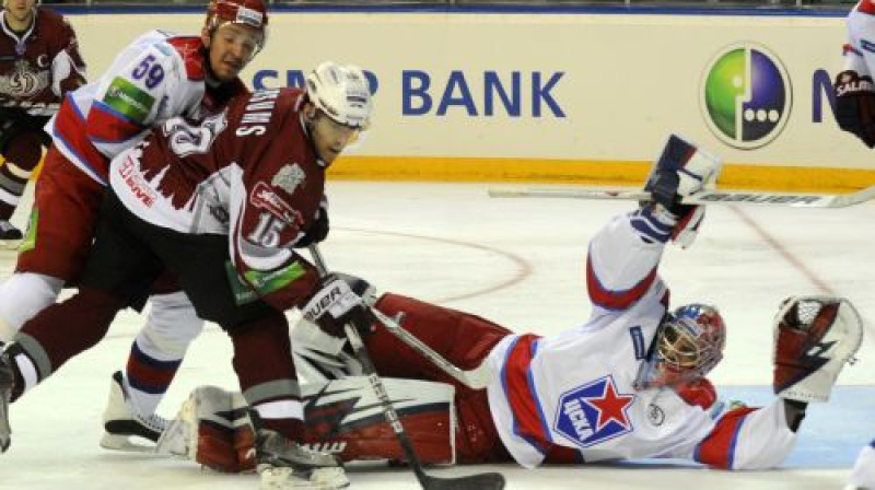 "Dinamo" labākais snaiperis Mārtiņš Karsums pret CSKA punktus nav guvis
Foto: Romāns Kokšarovs, Sporta Avīze, f64