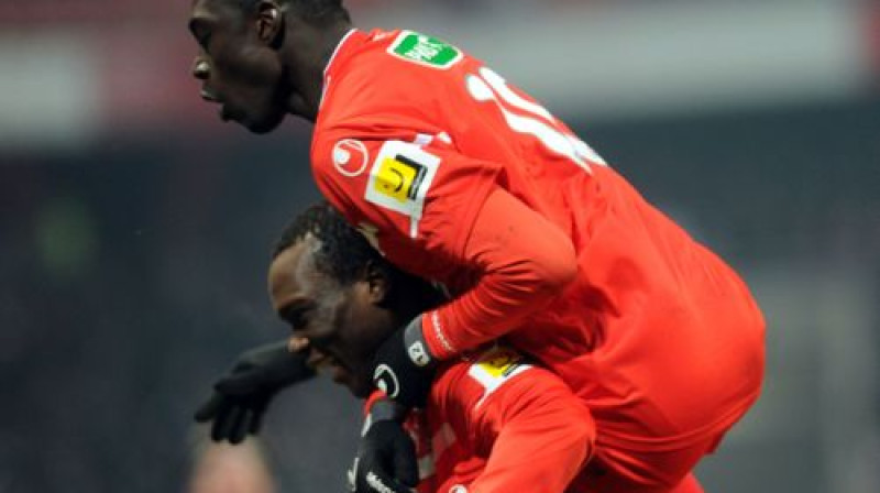 "Valenciennes" atzīmē vārtu guvumu
Foto: AFP/Scanpix