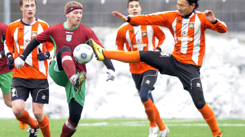 Japāņi ir viens no leģionāru modes kliedzieniem Latvijas futbolā. Foto: Romāns Kokšarovs, "Sporta Avīze"