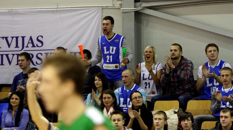 "Latvijas Universitātes" līdzjutēji gatavi savu komandu atbalstīt un motivēt arī šovakar! 
Foto: bk.lu.lv