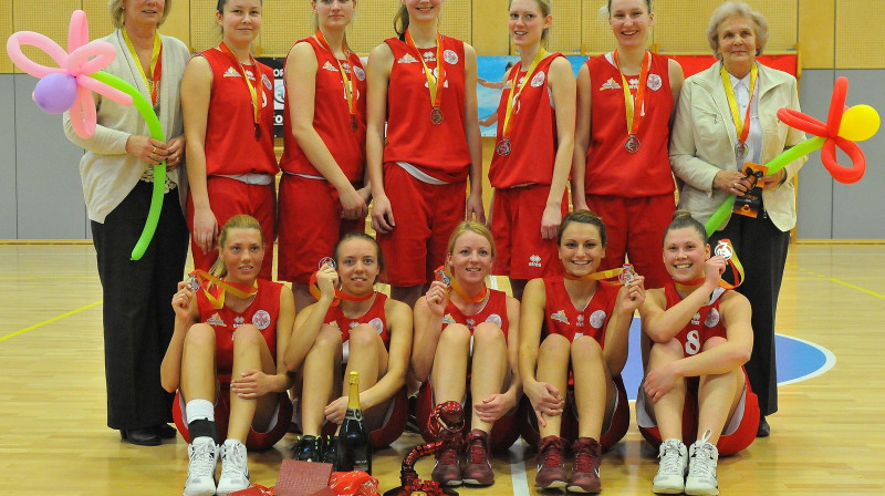 Jaunās Sieviešu Basketbola līgas čempiones - Basketbola kluba "Ventspils" sieviešu komanda! 
foto: Romualds Vambuts sportacentrs.com