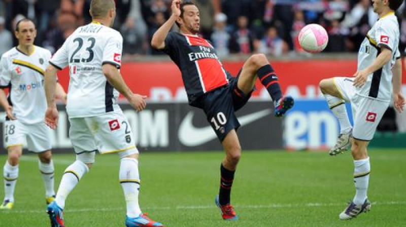 Neni "Sochaux" nevarēja apturēt arī trijatā
Foto: AFP/Scanpix