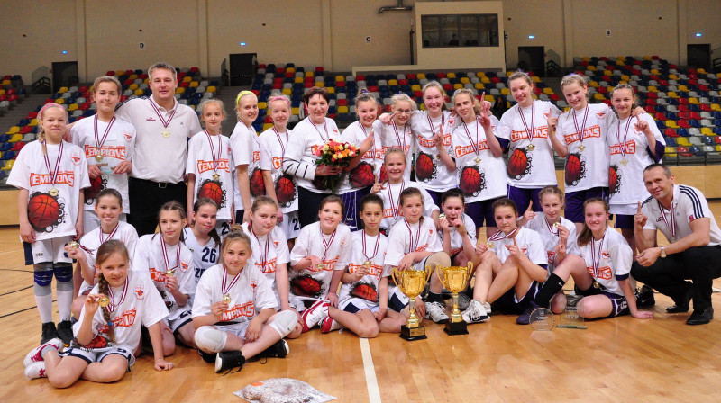 Rīdzenes basketbolistes: Swedbank LJBL U15 un U12 grupu čempiones.
Foto: Aivars Račko, Sportacentrs.com