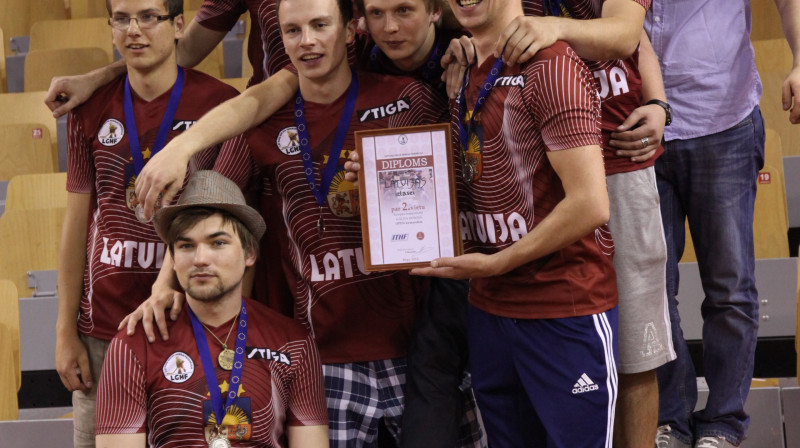 Latvijas galda hokeja izlase izcīnīja sudraba medaļu komandu sacensībās.
Foto - Andrei Kniaziuk (Baltkrievija)