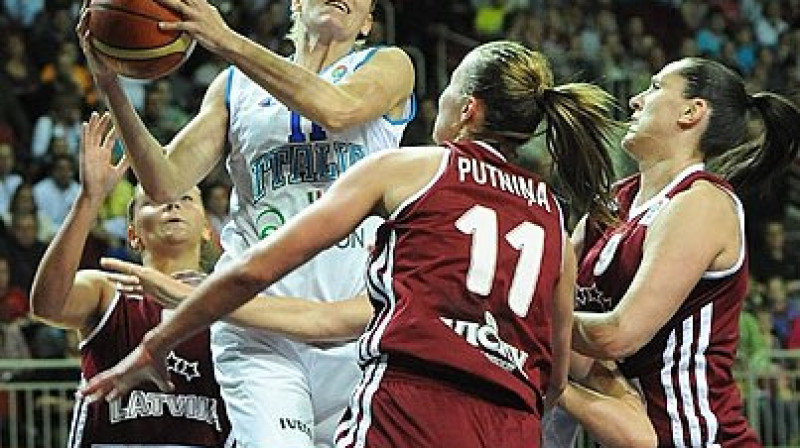 Latvijas valstsvienības aizsardzībai Latinā jābūt tikpat ciešai arī bez Aijas Putniņas palīdzības.
Foto: fibaeurope.com