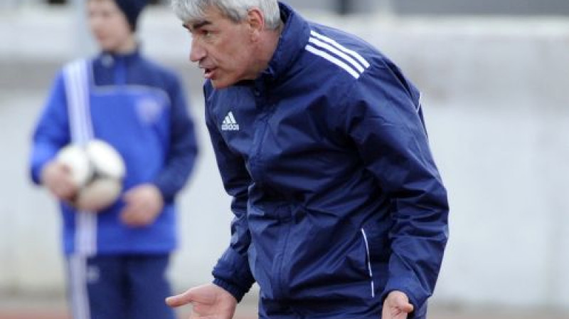 Jurijs Popkovs nav apmierināts ar savas komandas sniegumu
Foto: Romāns Kokšarovs, Sporta Avīze, F64