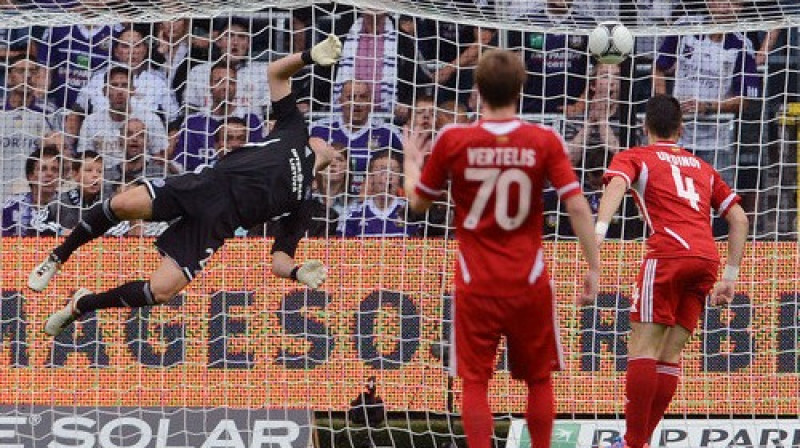 "Ekranas" futbolisti Briselē noskatās, kā bumba lido viņu vārtos
Foto: AP/Scanpix