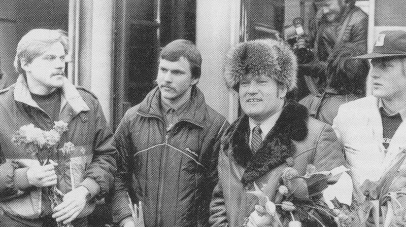 Māris Poikāns 1984. gada olimpiskajā komandā otrais no kreisās – starp Ekmani un Upatnieku