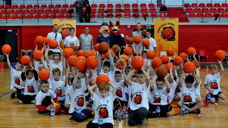 Swedbank Basketbols aicina dalībnieki Rūjienā.
Foto: Romualds Vambuts