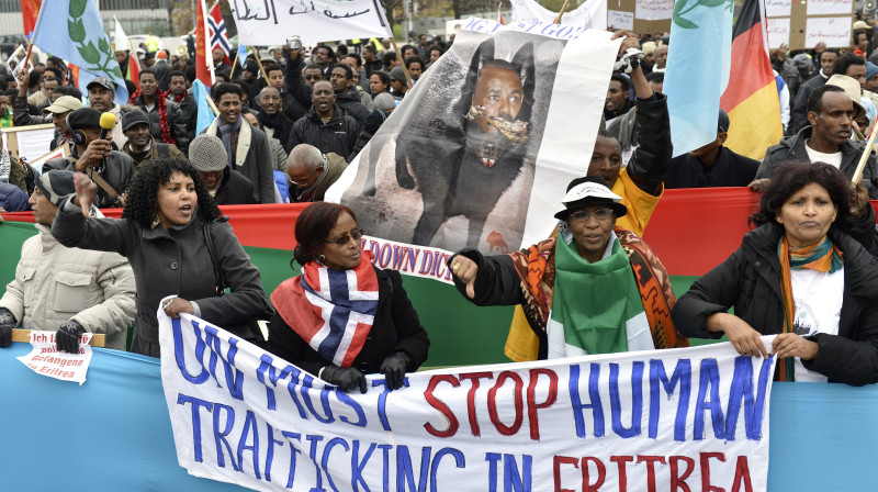 Simtiem cilvēku novembra vidū piedalījās demonstrācijā Ženēvā, aicinot Apvienotās Nācijas, Cilvēktiesību padomi un Starptautisko kopienu cīnīties par cilvēktiesību ievērošanu Eritrejā...