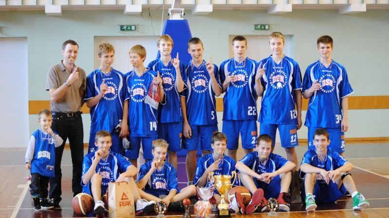 BS Rīga/DSN U14 gupa komanda - Swedbank Latvijas Jaunatnes basketbola līgas čempioni.
Foto: dsn