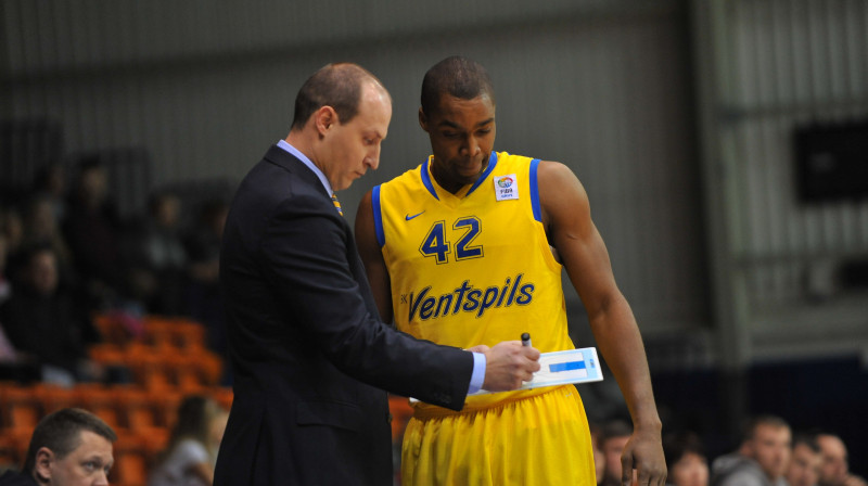 BK Ventspils galvenais treneris Roberts Štelmahers un Folarins Kempbels
Foto: bkventspils.lv