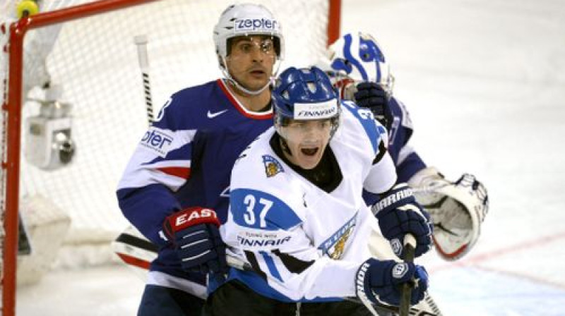 Juha Peka Hātaja cīkstās ar Vensānu Bašē
Foto:AP/Scanpix
