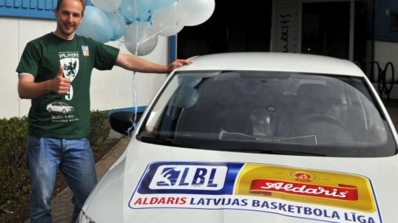 Māris Dreija: uzvarētājs Aldaris LBL līdzjutēju akcijā Ar sodiņiem līdz jaunam Škoda Rapid.
Foto: Romualds Vambuts