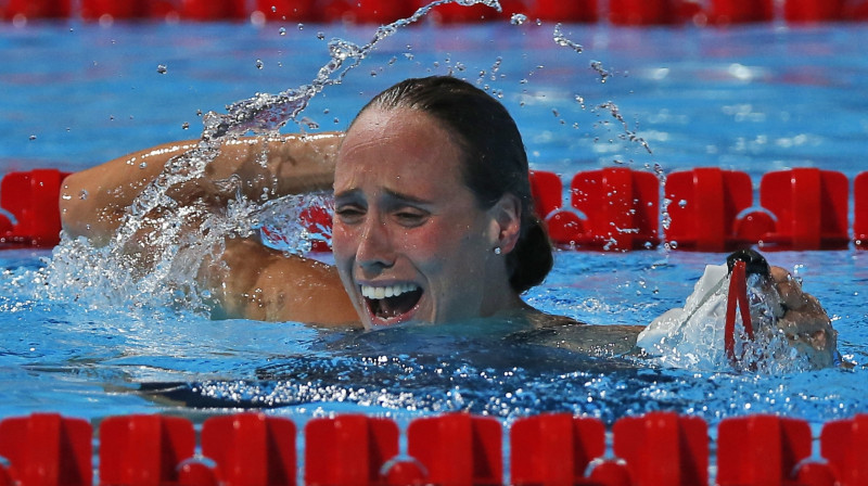 Rike Pedersena nespēj valdīt emocijas pēc pasaules rekorda sasniegšanas. Foto: AP/Scanpix