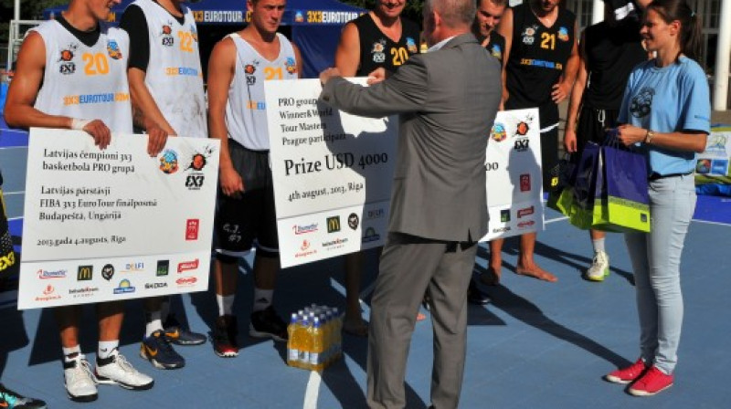 BK Jelgava komanda otrā Latvijas čempionāta apbalvošanas ceremonijā.
Foto: Romualds Vambuts