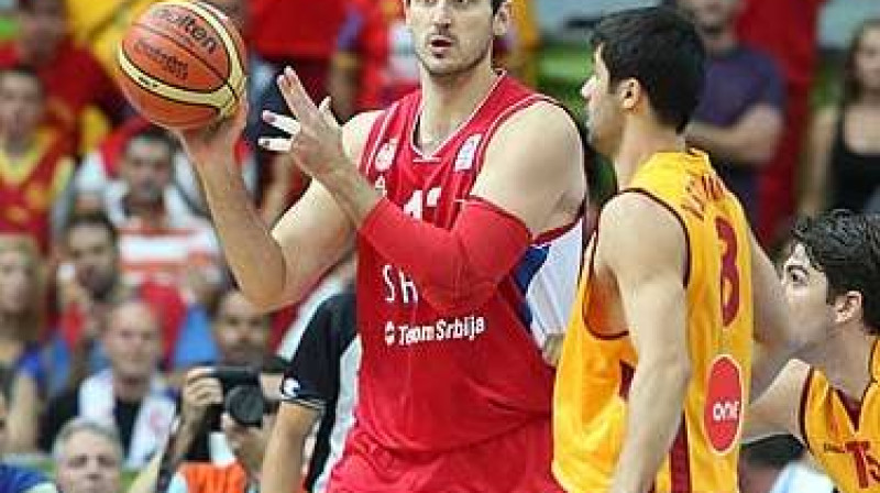 Serbijas izlases spožākā zvaigzne - centra spēlētājs Nenads Krstičs.
Foto: FIBAEurope.com