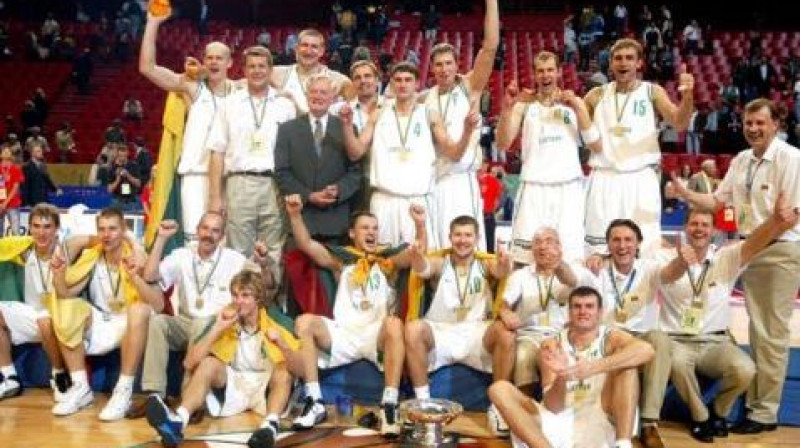 Lietuvas triumfs 2003. gadā. Foto: fibaeurope.com