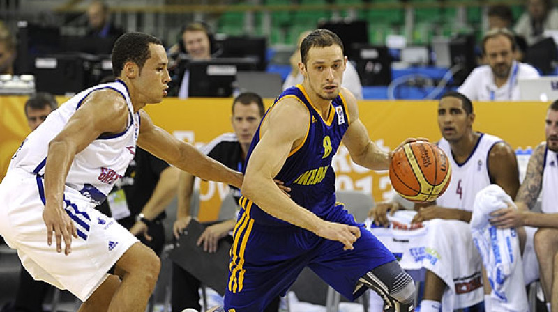 Sergijs Gladirjs: Eiropas čempionāta pirmajās piecās spēlēs vidēji 14,2 punkti un 5,2 atlēkušās bumbas Ukrainas izlases labā.
Foto: FIBAEurope.com