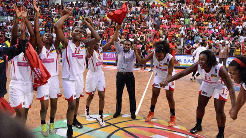 Mozambikas spēlētājas līksmo par iekļūšanu Āfrikas čempionāta finālā
Foto: maputo2013.fibaafrica.com