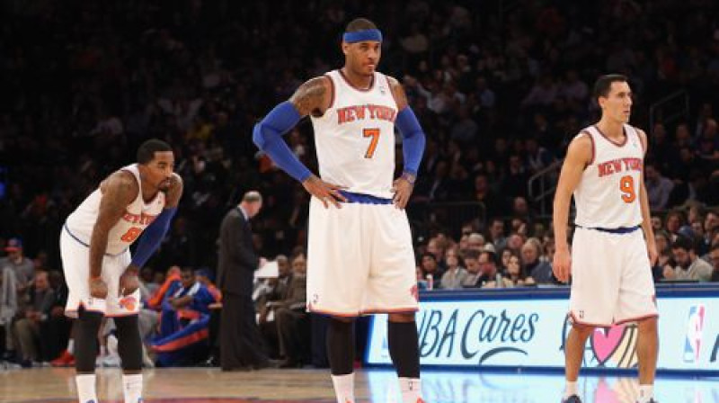 Karmelo Entonijam (centrā) un "Knicks" ir daudz, ko pārdomāt
Foto:AFP/Scanpix