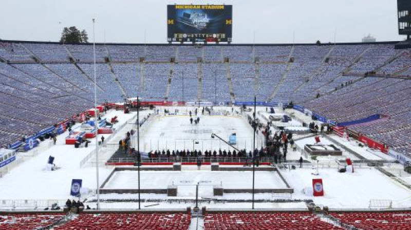 Detroitas "Red Wings" un Toronto "Maple Leafs" spēkosies stadionā, kas uzņems vairāk nekā 100 tūkstošus līdzjutēju
Foto: AP/Scanpix