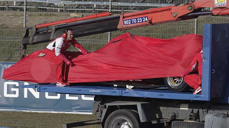 Raikonena F1 auto evakuācija no trases
Foto: TT NYHETSBYRN/Scanpix