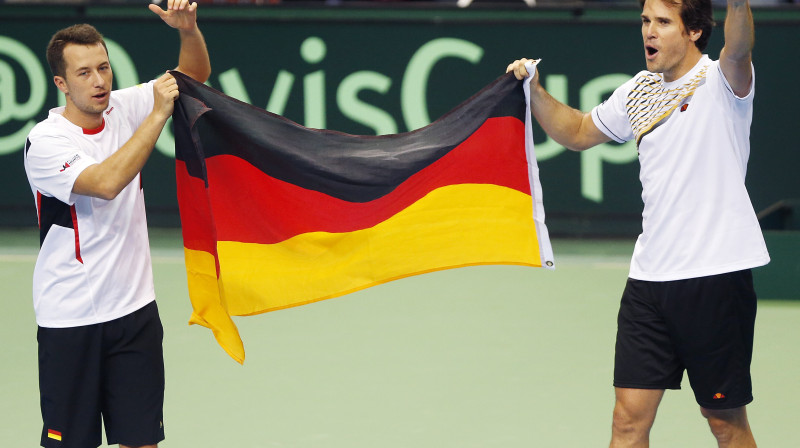 Filips Kolšraibers un Tomijs Hāss atzīmē Vācijas uzvaru
Foto: AP/Scanpix