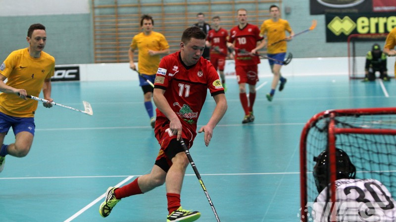 "Lielvārdes" uzvaras vārtu autors - Artūrs Skadiņš
Foto: Ritvars Raits, floorball.lv