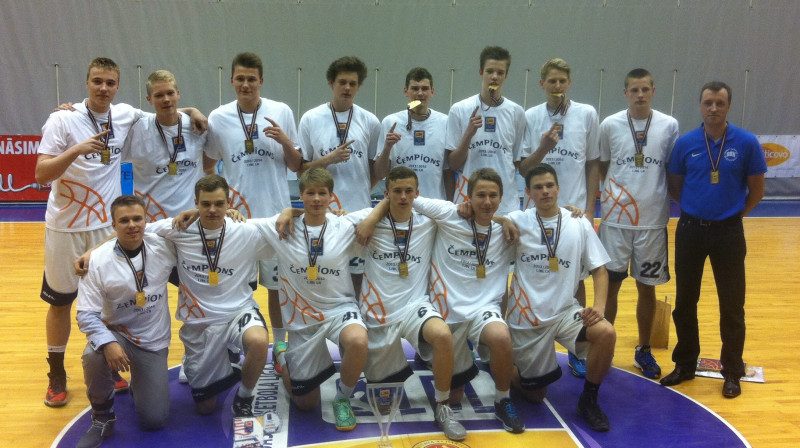 BJBS "Rīga/DSN" puišu komanda: :LJJB: čempioni Venden U17 grupā.
Foto: basket.lv