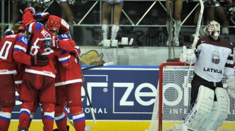Krievijas hokejisti priecājas, Gudļevskim pavisam citas sajūtas
Foto: Romāns Kokšarovs/F64